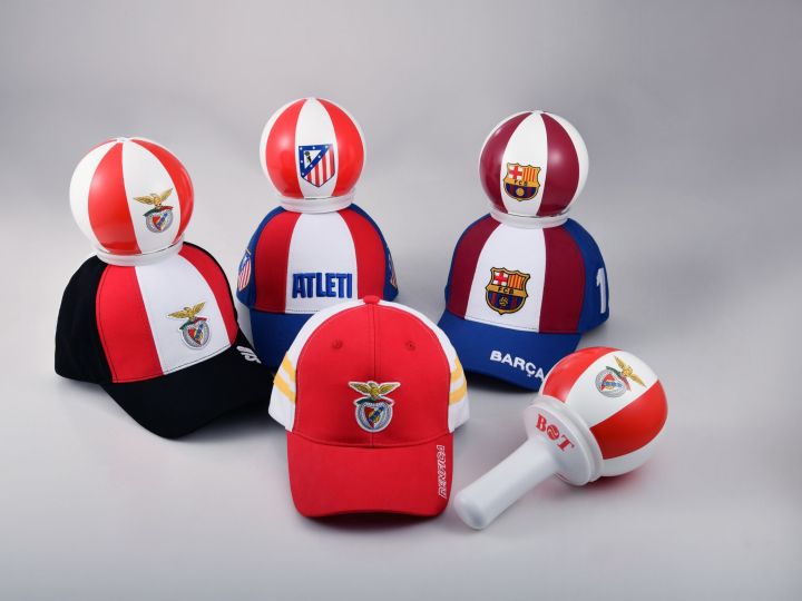 Alien wearing official FC Barcelona Ball On Top merchandise